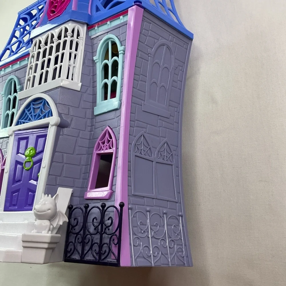 Disney Jr. Vampirina Scare B&B Doll Play‎ House Mansion Castle Playset House
